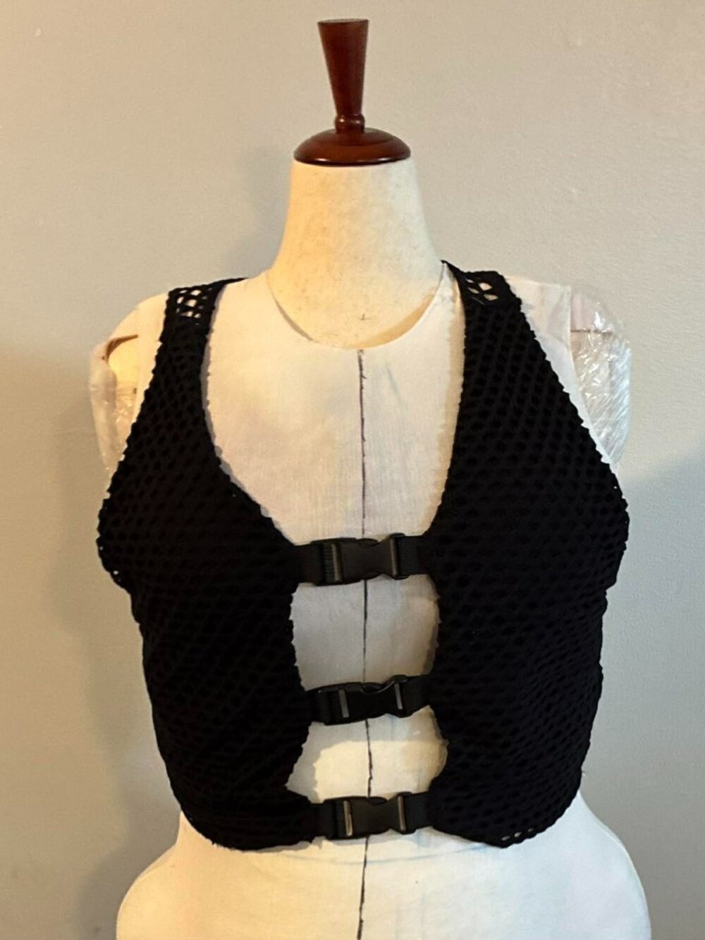 Fashion Nova Sleeveless Buckle Mesh Vest — RN 151367 (Size 3X — Black Mesh)